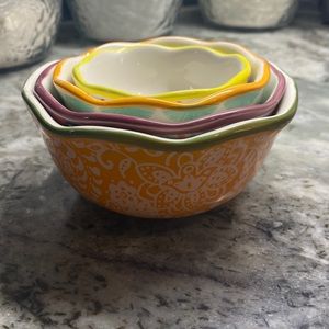 The Pioneer Woman measuring bowls in 1 C, 1/2 C, 1/3 C, and 1/4 C.